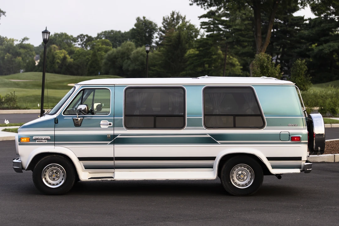 1994 Chevrolet G-Series Van - Image 7 of 31