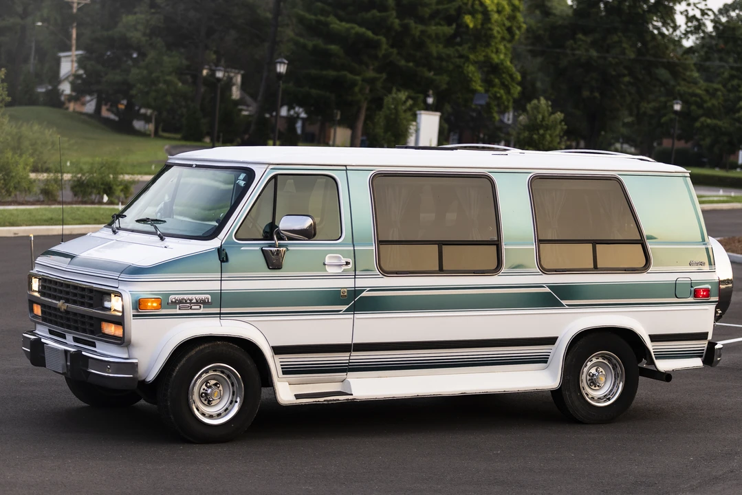1994 Chevrolet G-Series Van - Image 6 of 31