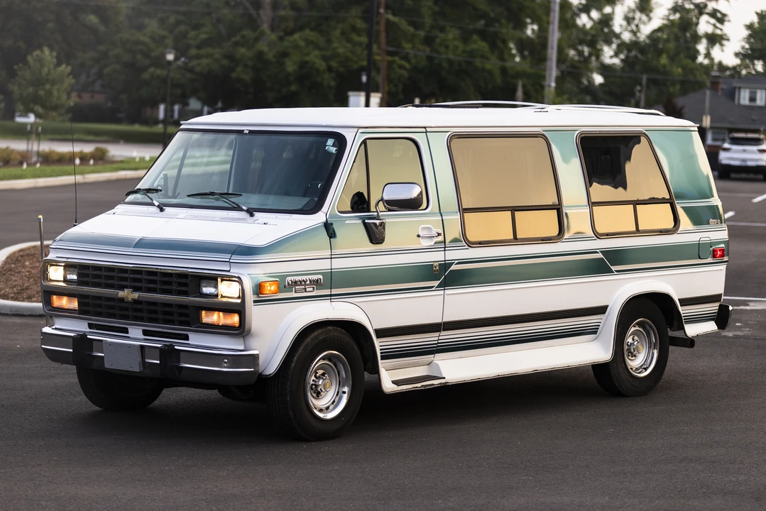 1994 Chevrolet G-Series Van - Image 5 of 31