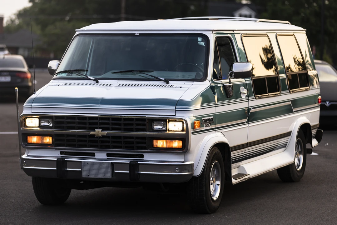 1994 Chevrolet G-Series Van - Image 4 of 31