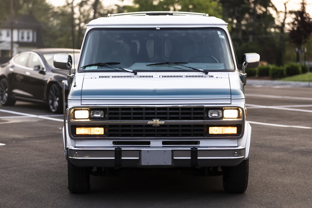 1994 Chevrolet G-Series Van - Image 3 of 31