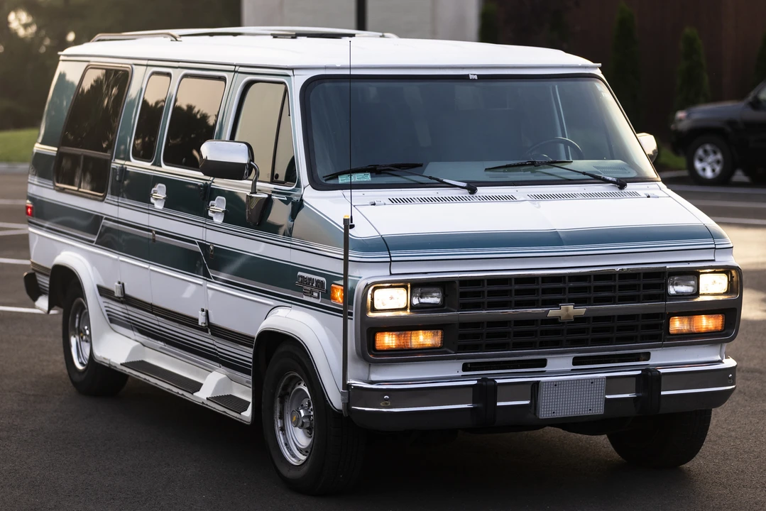 1994 Chevrolet G-Series Van - Image 25 of 31
