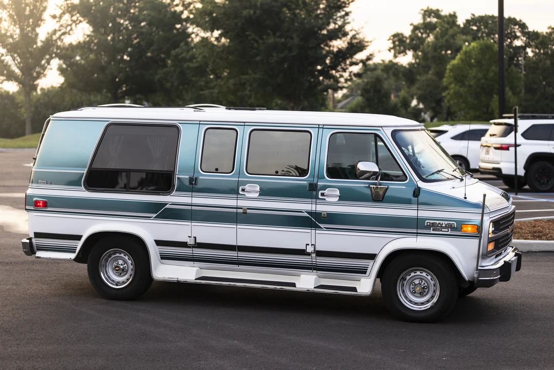 1994 Chevrolet G-Series Van - Image 21 of 31