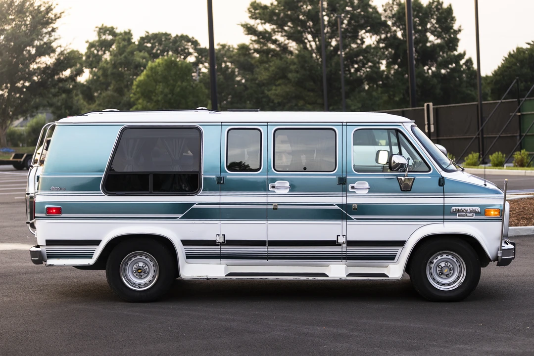1994 Chevrolet G-Series Van - Image 20 of 31