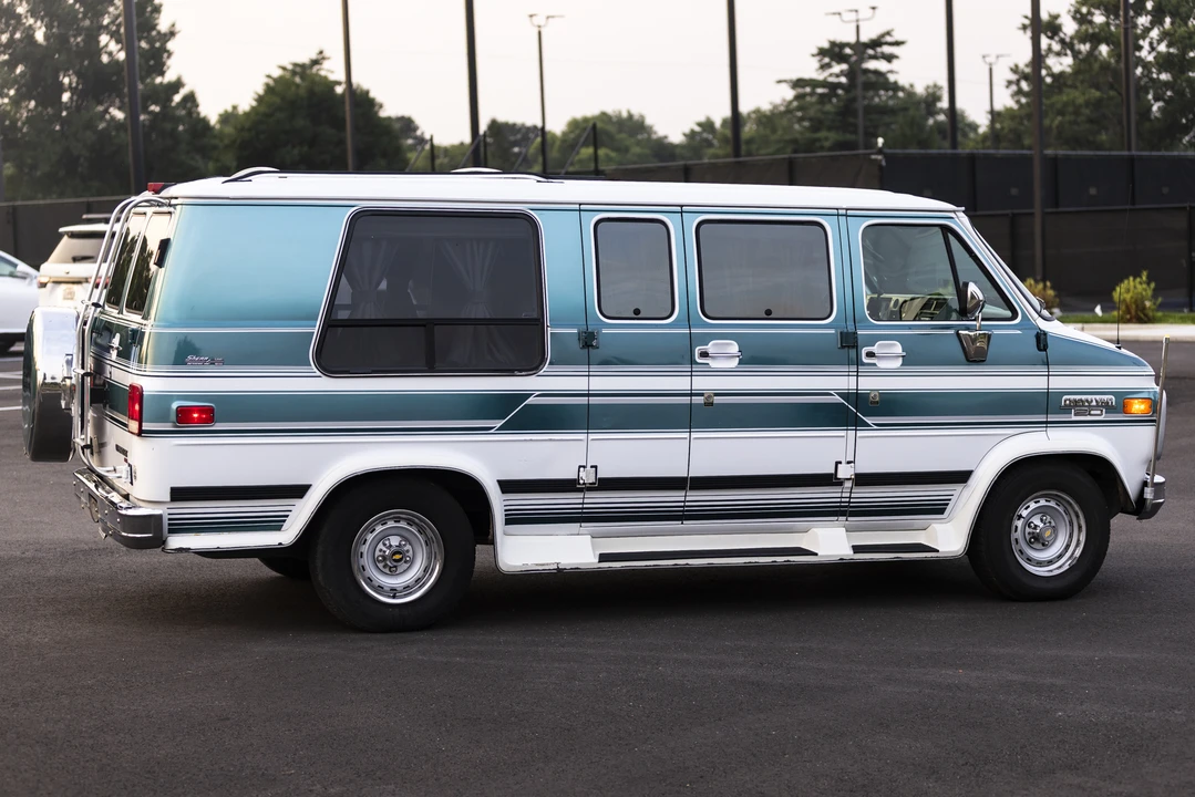 1994 Chevrolet G-Series Van - Image 18 of 31