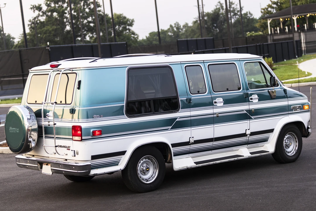 1994 Chevrolet G-Series Van - Image 17 of 31