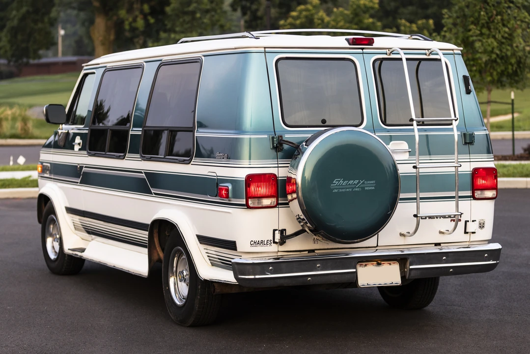 1994 Chevrolet G-Series Van - Image 10 of 31