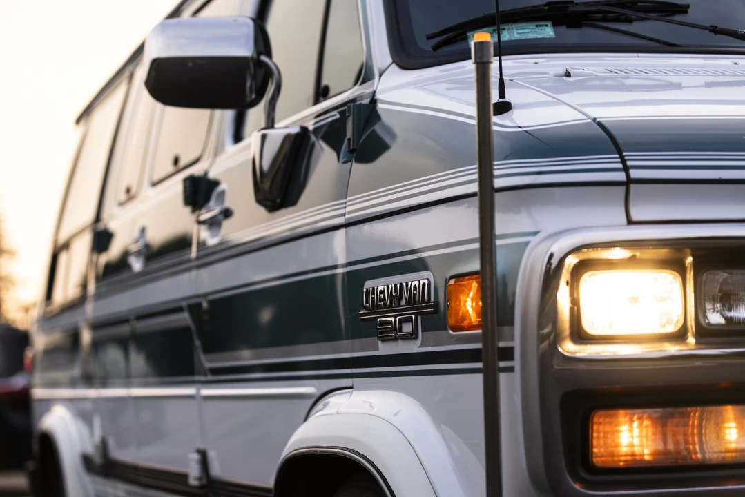 1994 Chevrolet G-Series Van - Image 28 of 31