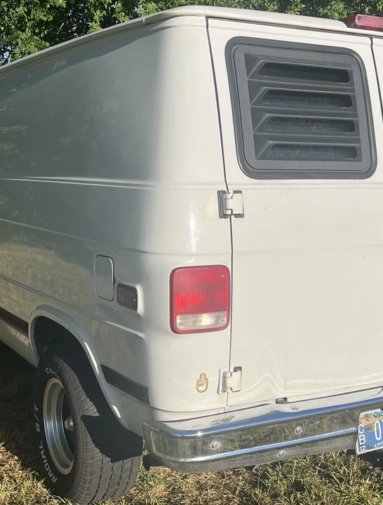 1994 Chevrolet G-Series Van - Image 16 of 21