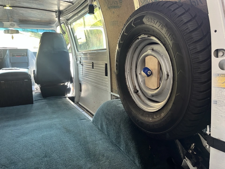 1994 Chevrolet G-Series Van - Image 14 of 21