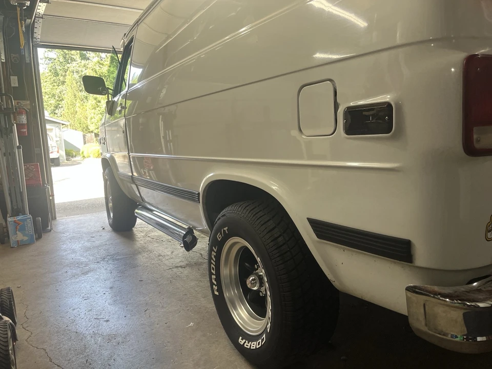 1994 Chevrolet G-Series Van - Image 11 of 21