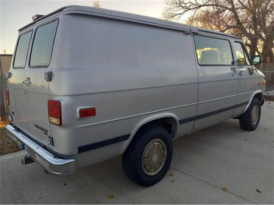 1994 Chevrolet G-Series Van - Image 11 of 22