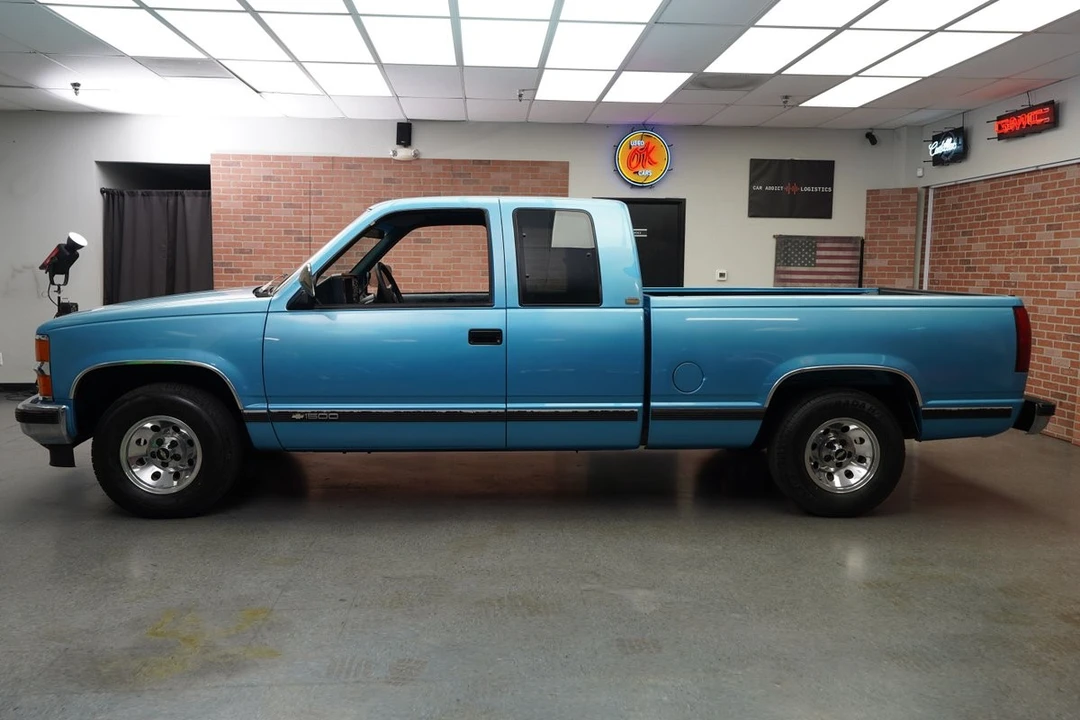 1994 Chevrolet - Image 5 of 31