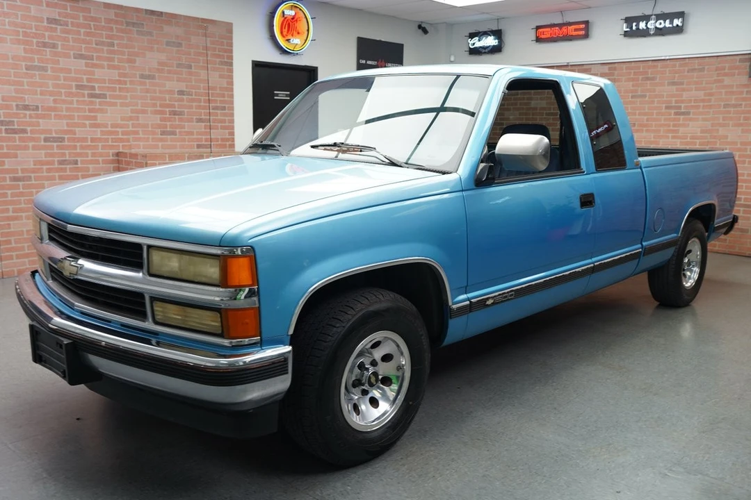 1994 Chevrolet - Image 3 of 31