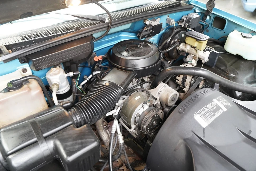 1994 Chevrolet - Image 21 of 31