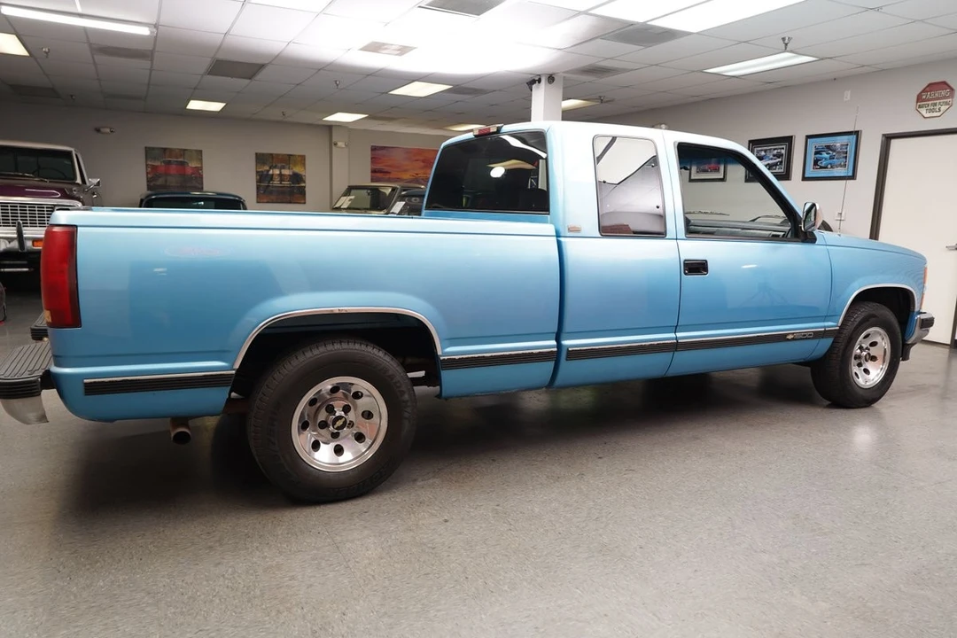 1994 Chevrolet - Image 9 of 31