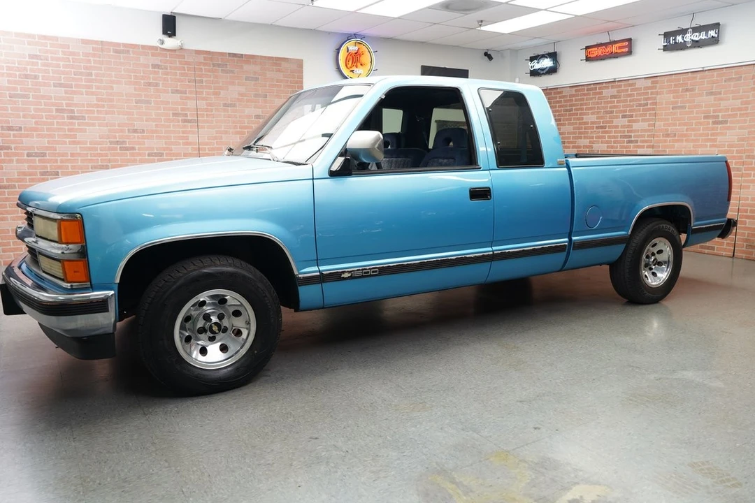 1994 Chevrolet - Image 4 of 31