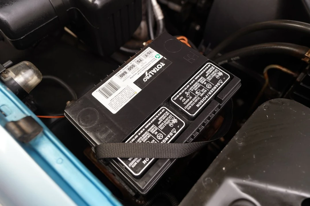 1994 Chevrolet - Image 24 of 31