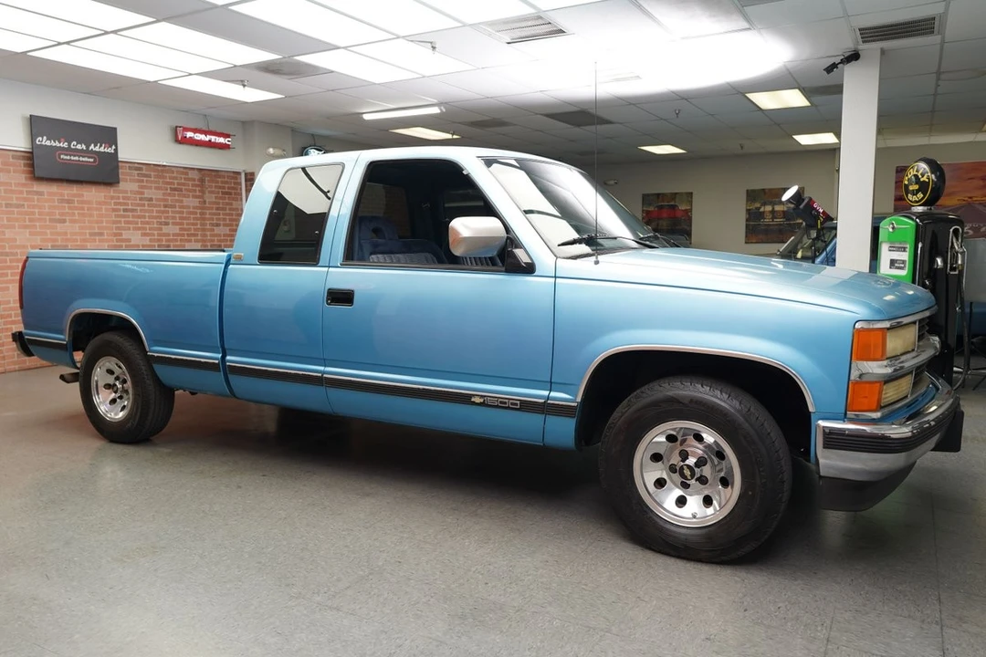 1994 Chevrolet - Image 10 of 31
