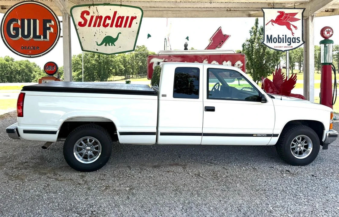 1994 Chevrolet C/K 4th Gen - Image 3 of 31