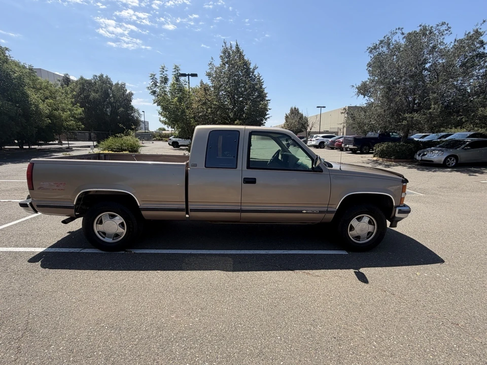 1994 Chevrolet K5 Blazer 3rd Gen - Image 3 of 12