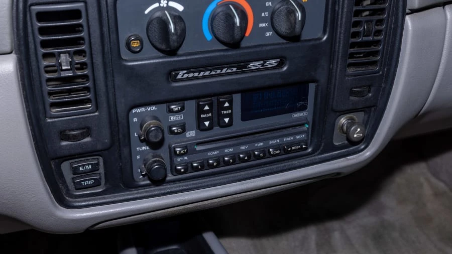 1994 Chevrolet Impala 7th Gen - Image 17 of 31