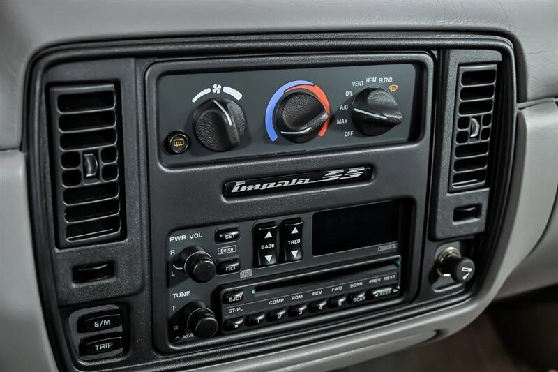 1994 Chevrolet Impala 7th Gen - Image 26 of 29