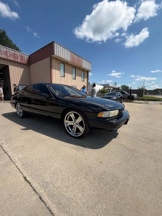 1994 Chevrolet Impala 7th Gen - Image 5 of 15