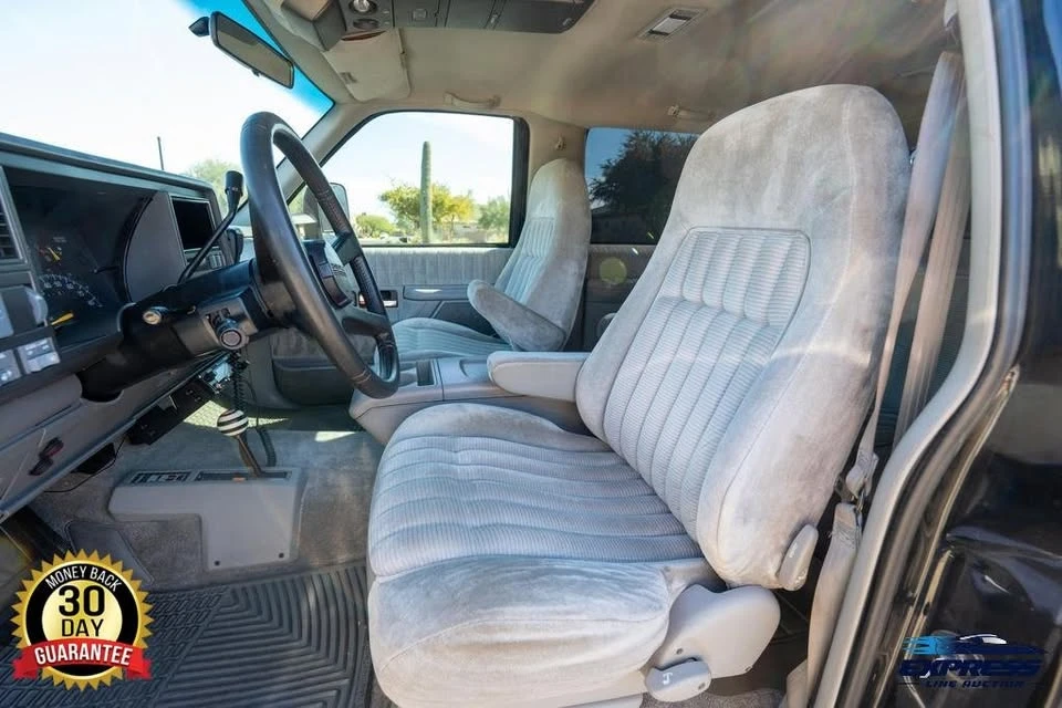 1994 Chevrolet K5 Blazer 3rd Gen - Image 4 of 12
