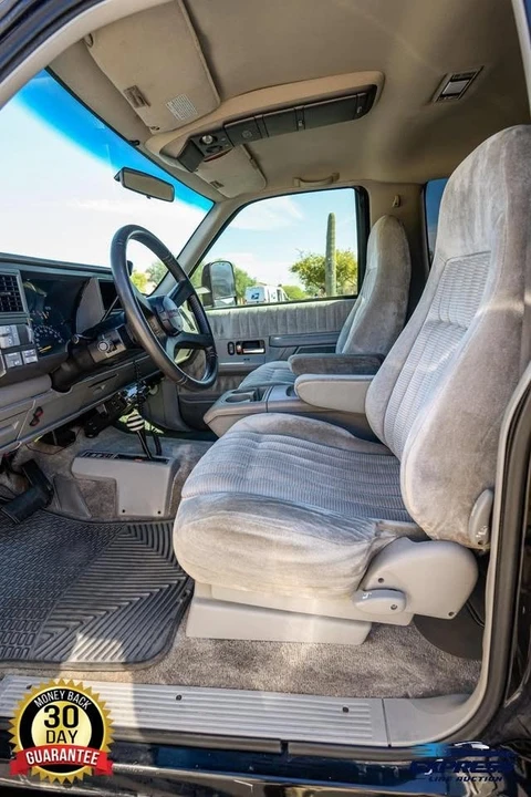 1994 Chevrolet K5 Blazer 3rd Gen - Image 7 of 12