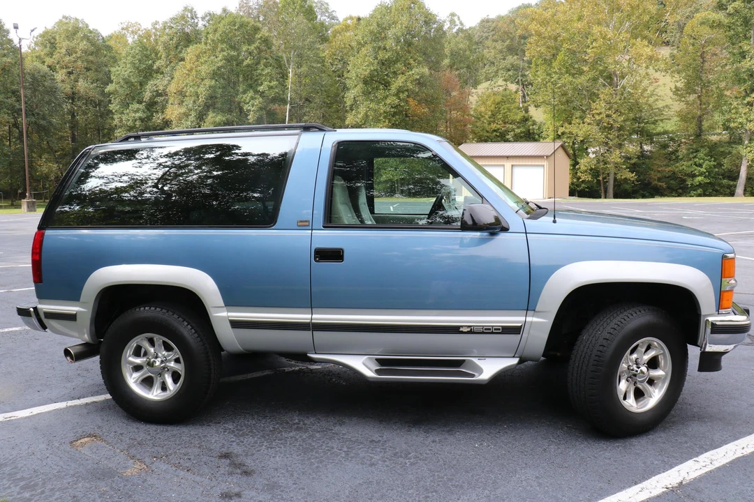 1994 Chevrolet K5 Blazer 3rd Gen - Image 10 of 28