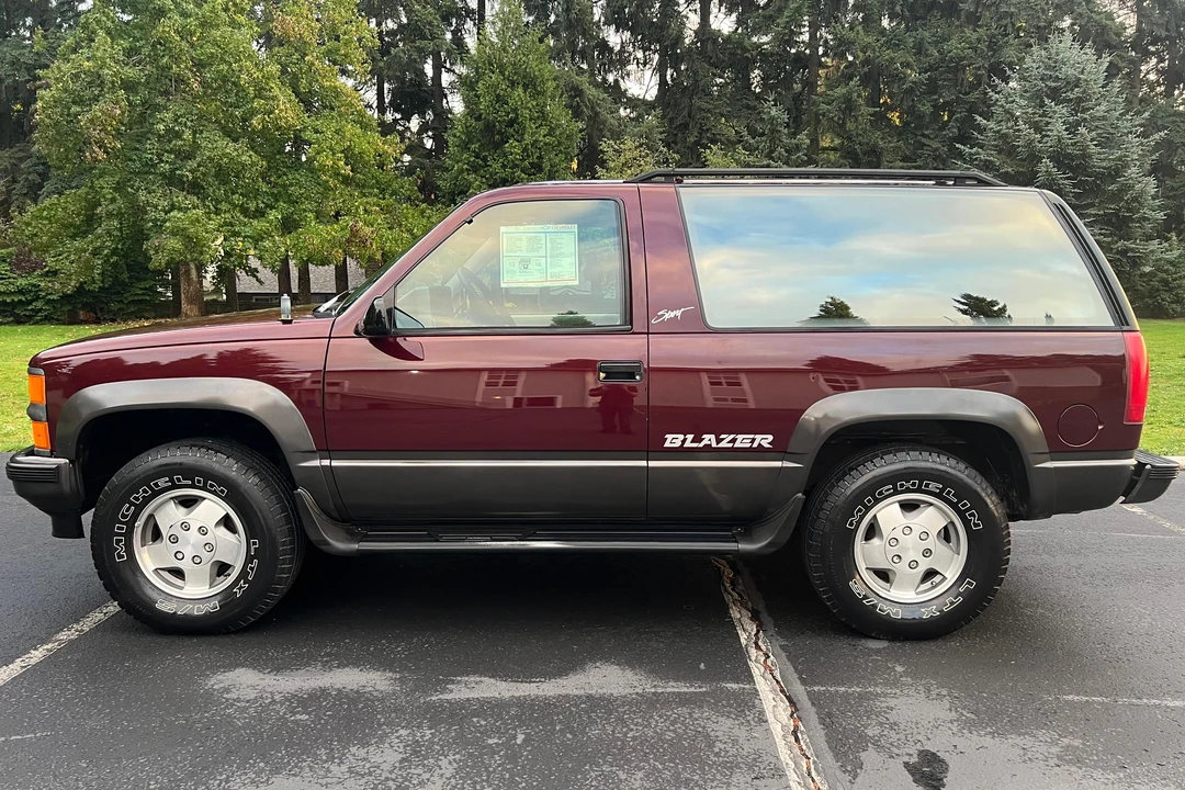 1994 Chevrolet K5 Blazer 3rd Gen - Image 3 of 31