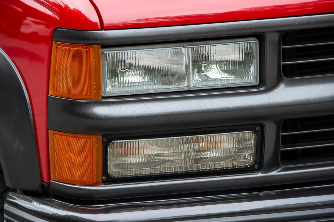 1994 Chevrolet K5 Blazer 3rd Gen - Image 8 of 31