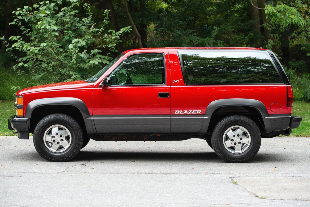 1994 Chevrolet K5 Blazer 3rd Gen - Image 2 of 31