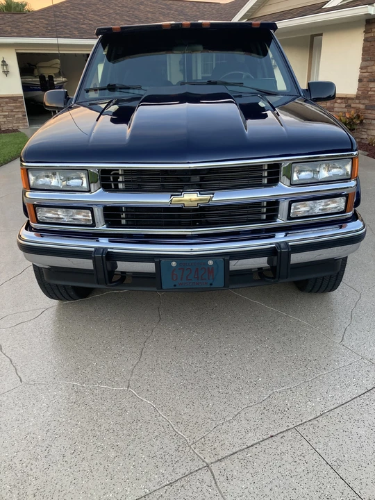 1994 Chevrolet Suburban 8th Gen - Image 2 of 21