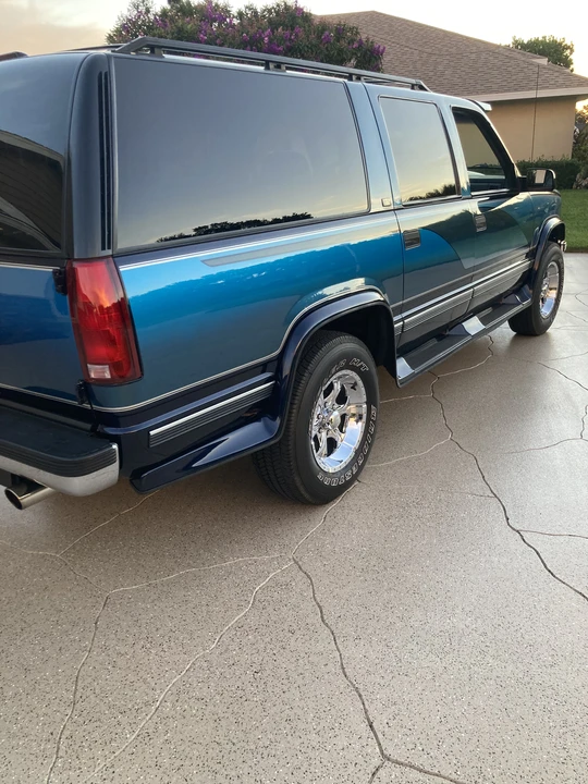 1994 Chevrolet Suburban 8th Gen - Image 4 of 21
