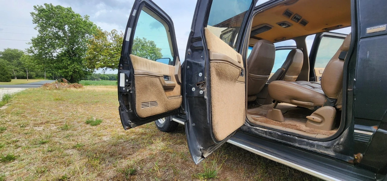 1994 Chevrolet Suburban 8th Gen - Image 15 of 20