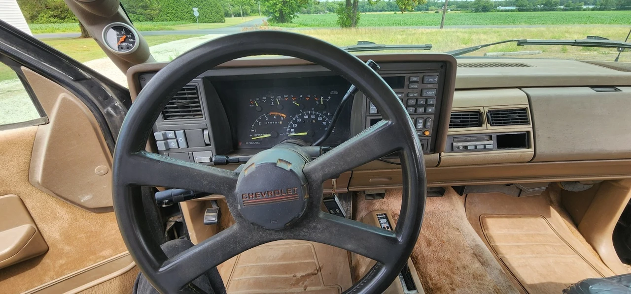1994 Chevrolet Suburban 8th Gen - Image 17 of 20