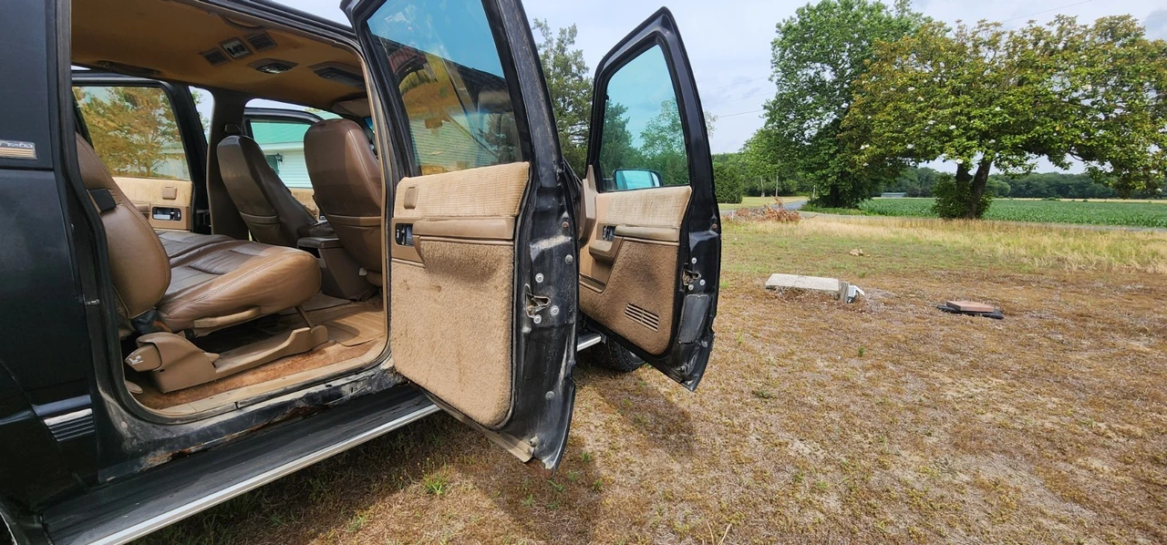 1994 Chevrolet Suburban 8th Gen - Image 16 of 20
