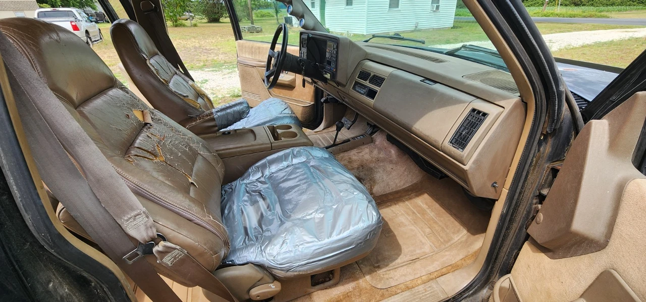 1994 Chevrolet Suburban 8th Gen - Image 12 of 20