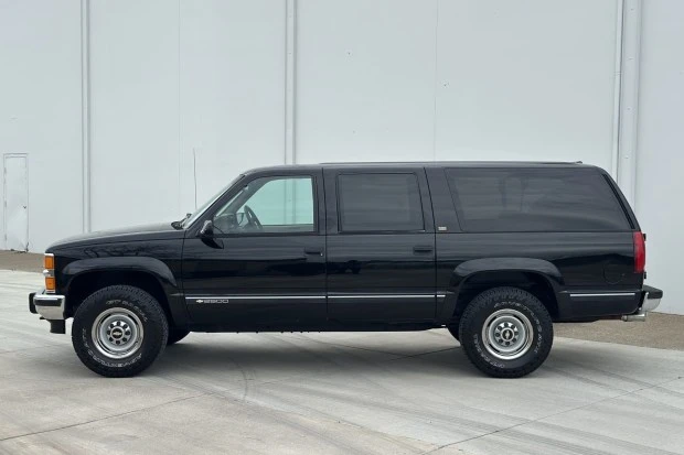 1994 Chevrolet Suburban 7th Gen - Image 3 of 8