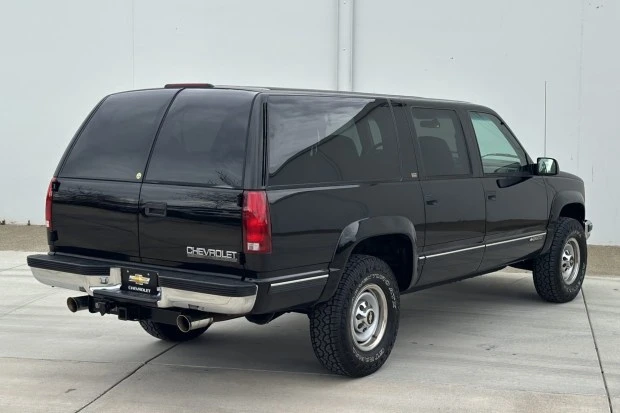 1994 Chevrolet Suburban 7th Gen - Image 2 of 8