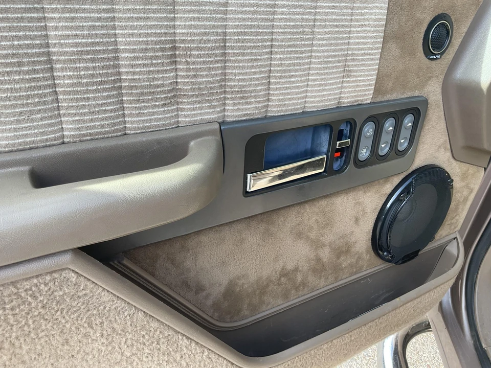 1994 Chevrolet Silverado - Image 25 of 31