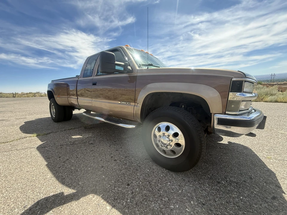 1994 Chevrolet Silverado - Image 4 of 31
