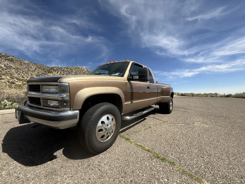 1994 Chevrolet Silverado - Image 2 of 31