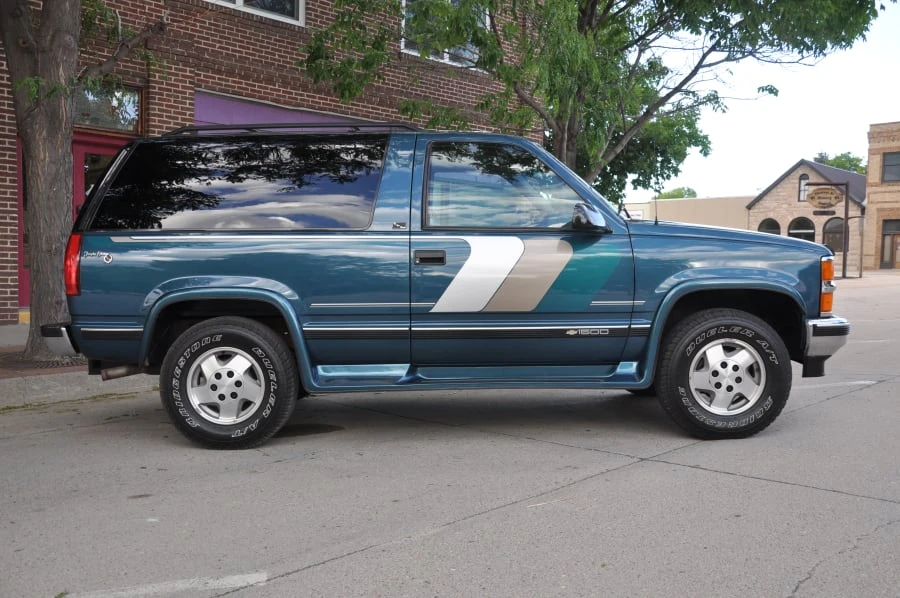 1994 Chevrolet K5 Blazer 3rd Gen - Image 2 of 12