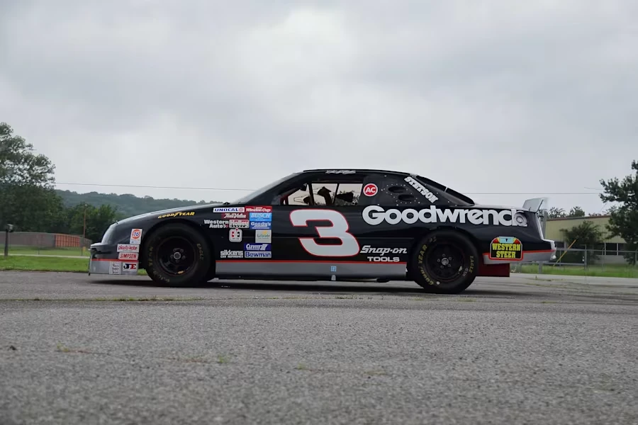 1994 Chevrolet Lumina - Image 2 of 31