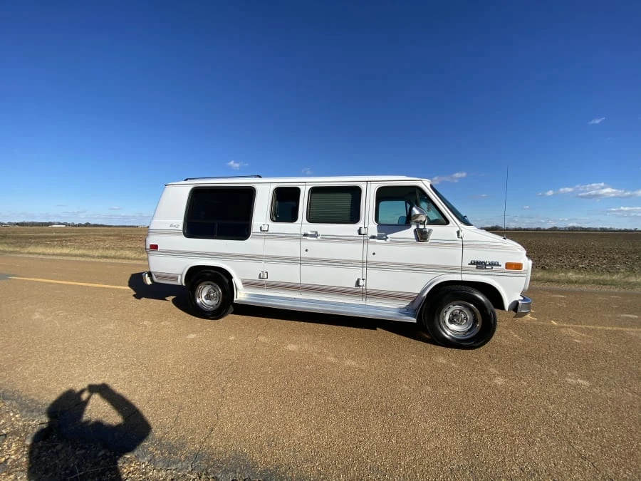 1994 Chevrolet G-Series Van - Image 2 of 9