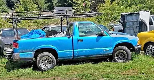 1994 Chevrolet S-10 LS Pickup 2D 6 ft