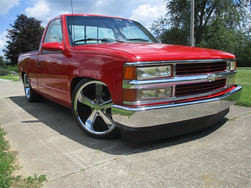 1994 Chevrolet Silverado - Image 2 of 24